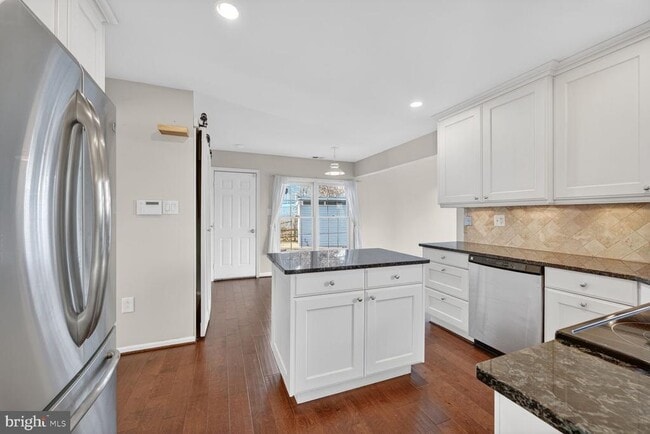 12592 Rock Ridge Rd in Herndon, VA - Building Photo - Building Photo