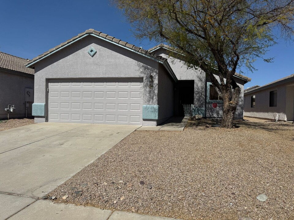 2430 W Monet Way in Tucson, AZ - Building Photo