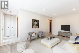 249 W 33rd St in Hamilton, ON - Building Photo - Building Photo