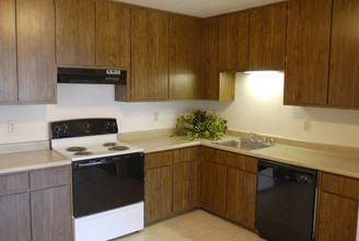 Hidden Place Apartments in Yuba City, CA - Building Photo - Building Photo