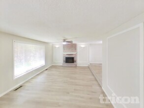 3394 Tyee Pl NE in Bremerton, WA - Foto de edificio - Building Photo