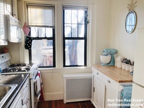 1999 Commonwealth Ave, Unit 4 in Boston, MA - Building Photo - Building Photo