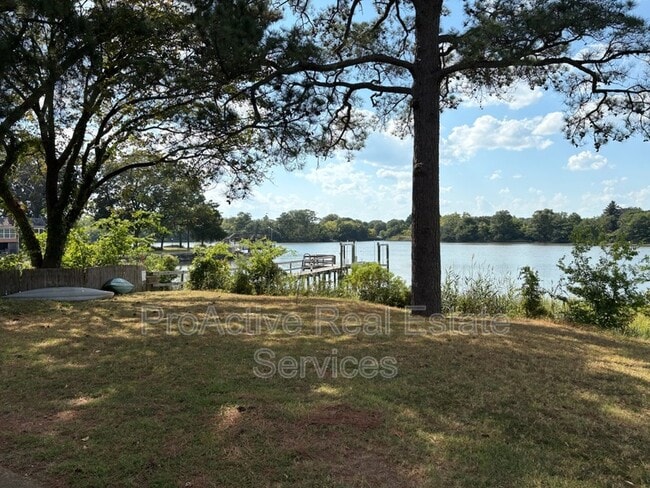 3015 Luxembourg St in Norfolk, VA - Building Photo - Building Photo