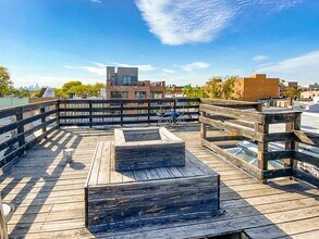 238 Schaefer St, Unit 3 in Brooklyn, NY - Foto de edificio - Building Photo