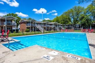 River Ridge Place in Coralville, IA - Foto de edificio - Building Photo