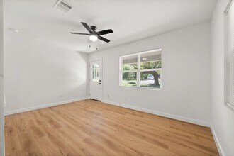 200 Chaparral Rd in Austin, TX - Building Photo - Building Photo