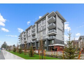 15739 Fraser Hwy in Surrey, BC - Building Photo