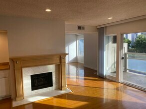 4200 Vía Dolce in Marina Del Rey, CA - Building Photo - Building Photo