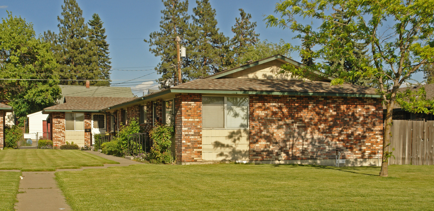 3902-3912 N Cedar St in Spokane, WA - Foto de edificio