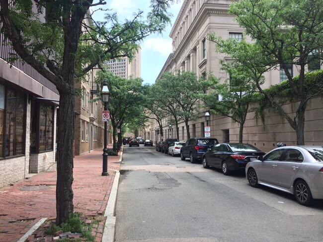 52 Clearway St, Unit 11 in Boston, MA - Foto de edificio - Building Photo