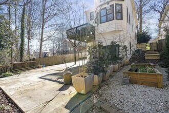3102 Alston Dr in Decatur, GA - Building Photo - Building Photo