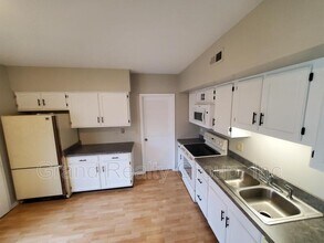 1209 Chatham Ct in Libertyville, IL - Building Photo - Building Photo