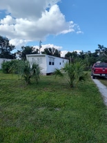242 Sacramento St in North Fort Myers, FL - Building Photo