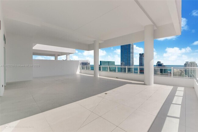 1080 Brickell Ave, Unit 4401 in Miami, FL - Building Photo - Building Photo