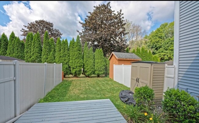 41C White Farms Rd in Saratoga Springs, NY - Building Photo - Building Photo