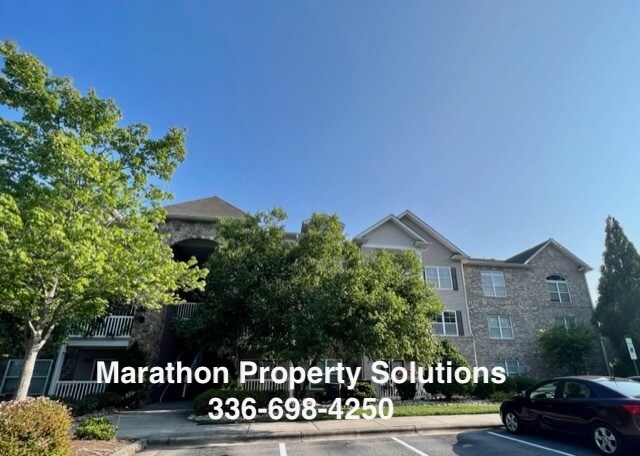 7102 W Friendly Ave, Unit 105 in Greensboro, NC - Building Photo