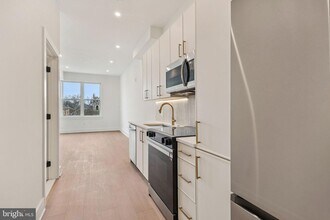 30 W Allens Ln, Unit 206 in Philadelphia, PA - Foto de edificio - Building Photo