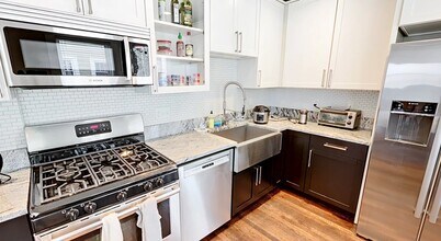 33 Linden Ave in Somerville, MA - Building Photo - Building Photo