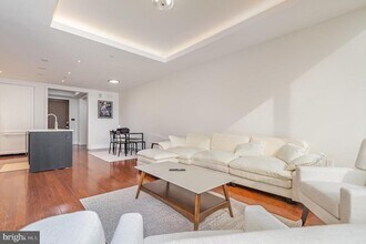 300 International Drive in Baltimore, MD - Building Photo - Building Photo