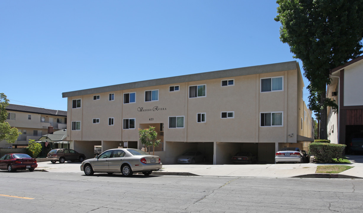 625 E Verdugo Ave in Burbank, CA - Foto de edificio