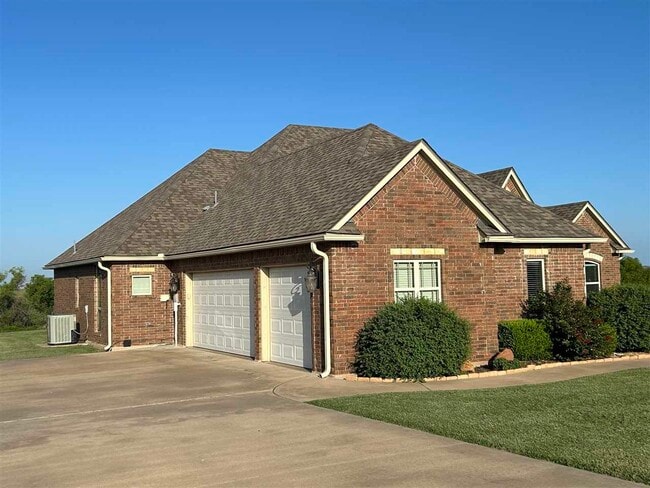 1212 Still Water Trail in Lawton, OK - Building Photo - Building Photo