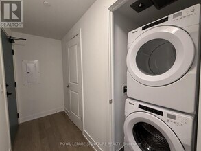 1063 Douglas McCurdy Cmn in Mississauga, ON - Building Photo - Building Photo