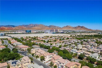 10506 Calico Pines Ave in Las Vegas, NV - Foto de edificio - Building Photo