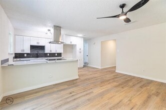 2318 May Ln in Grand Prairie, TX - Building Photo - Building Photo