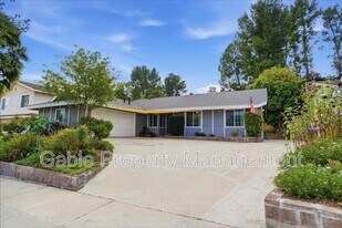 27277 Garza Dr in Santa Clarita, CA - Building Photo