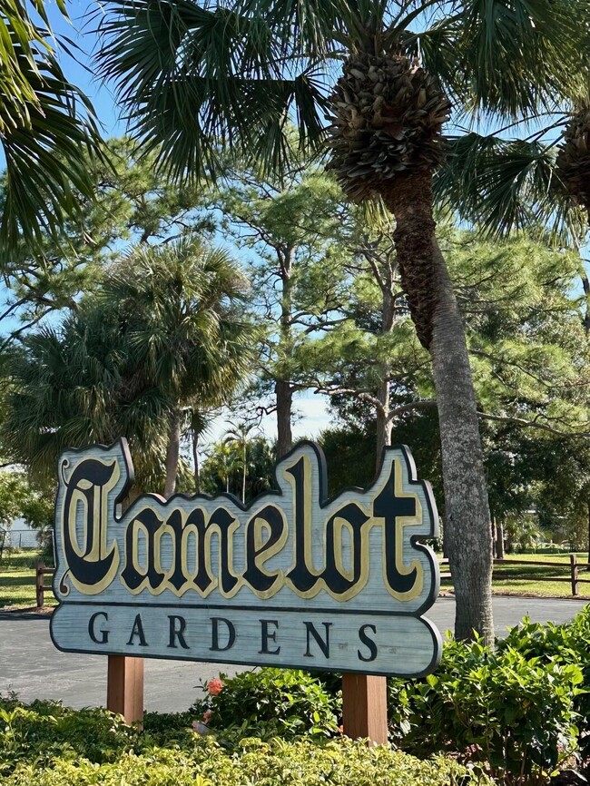 property at 901 SE Camelot Gardens Blvd