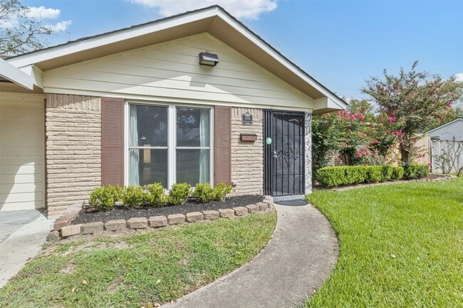 property at 1918 Crestdale Dr