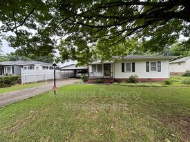 22 Brownwood Dr in Greenville, SC - Building Photo