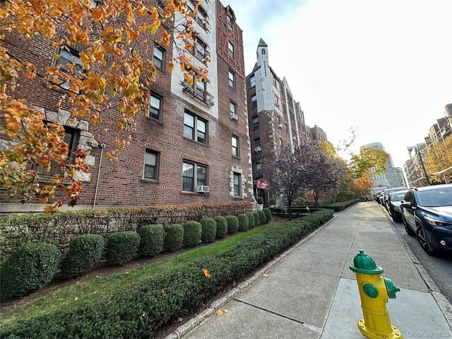 312 Main St in White Plains, NY - Foto de edificio - Building Photo