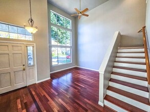 25715 SE 36th Pl in Issaquah, WA - Building Photo - Building Photo