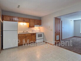 19 Park Crest Ct in Eldridge, IA - Building Photo