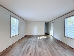 29680 Jamestown Dr in New Baltimore, MI - Building Photo - Building Photo