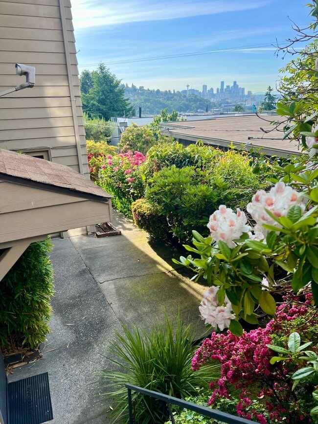 2405-2411 W Crockett St in Seattle, WA - Foto de edificio - Building Photo
