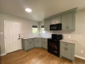 534 W Olmos Dr in San Antonio, TX - Building Photo - Building Photo