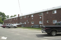 Richardson Apartments in Eatontown, NJ - Foto de edificio - Building Photo