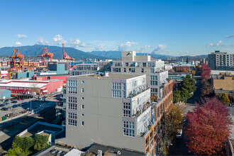 The Edge Harbourfront in Vancouver, BC - Building Photo - Building Photo