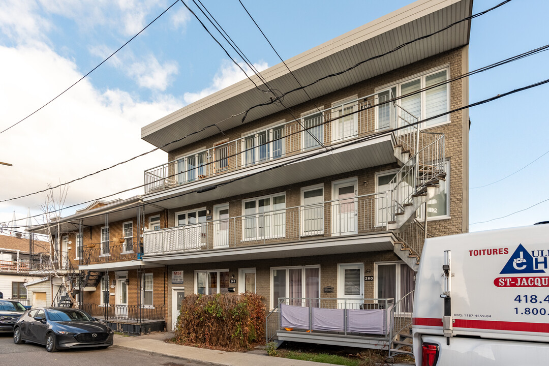 272A 7E Av in Québec, QC - Building Photo