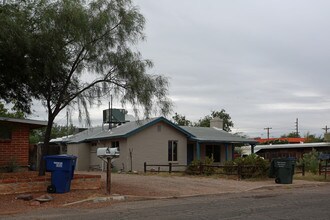 4744 E Baker St in Tucson, AZ - Foto de edificio - Building Photo