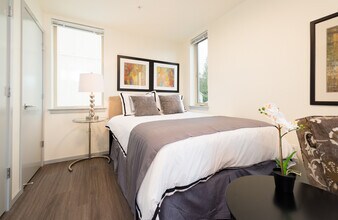 Montisi Apartments in Seattle, WA - Building Photo - Building Photo