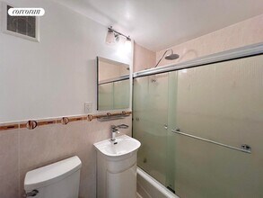 50 Bayard St in New York, NY - Building Photo - Building Photo