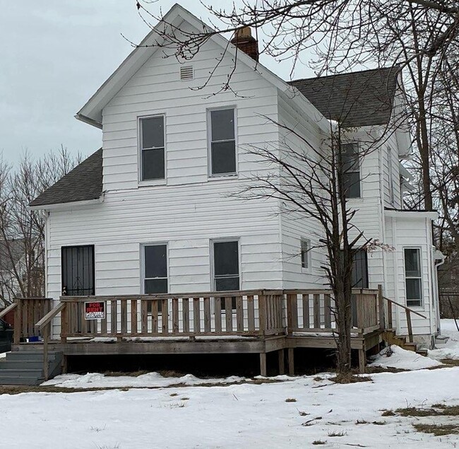 property at 14405 Sylvia Ave