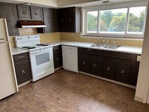 916 Mt Jackson Rd-Unit -4 in New Castle, PA - Foto de edificio - Building Photo