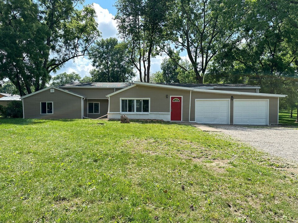 4240 NE 27th St in Des Moines, IA - Building Photo