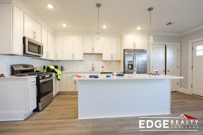 80 North Beacon St, Unit 2 in Boston, MA - Foto de edificio - Building Photo