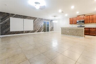 10121 Crested Fringe Dr in Riverview, FL - Building Photo - Building Photo