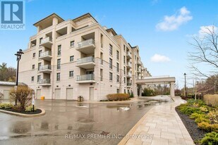 9909 Pine Valley Dr in Vaughan, ON - Building Photo